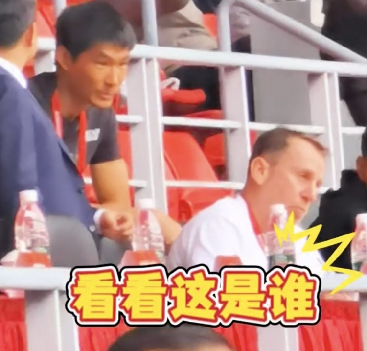 久尔杰维奇现身盐城,现场观看中国U22国足vs韩国