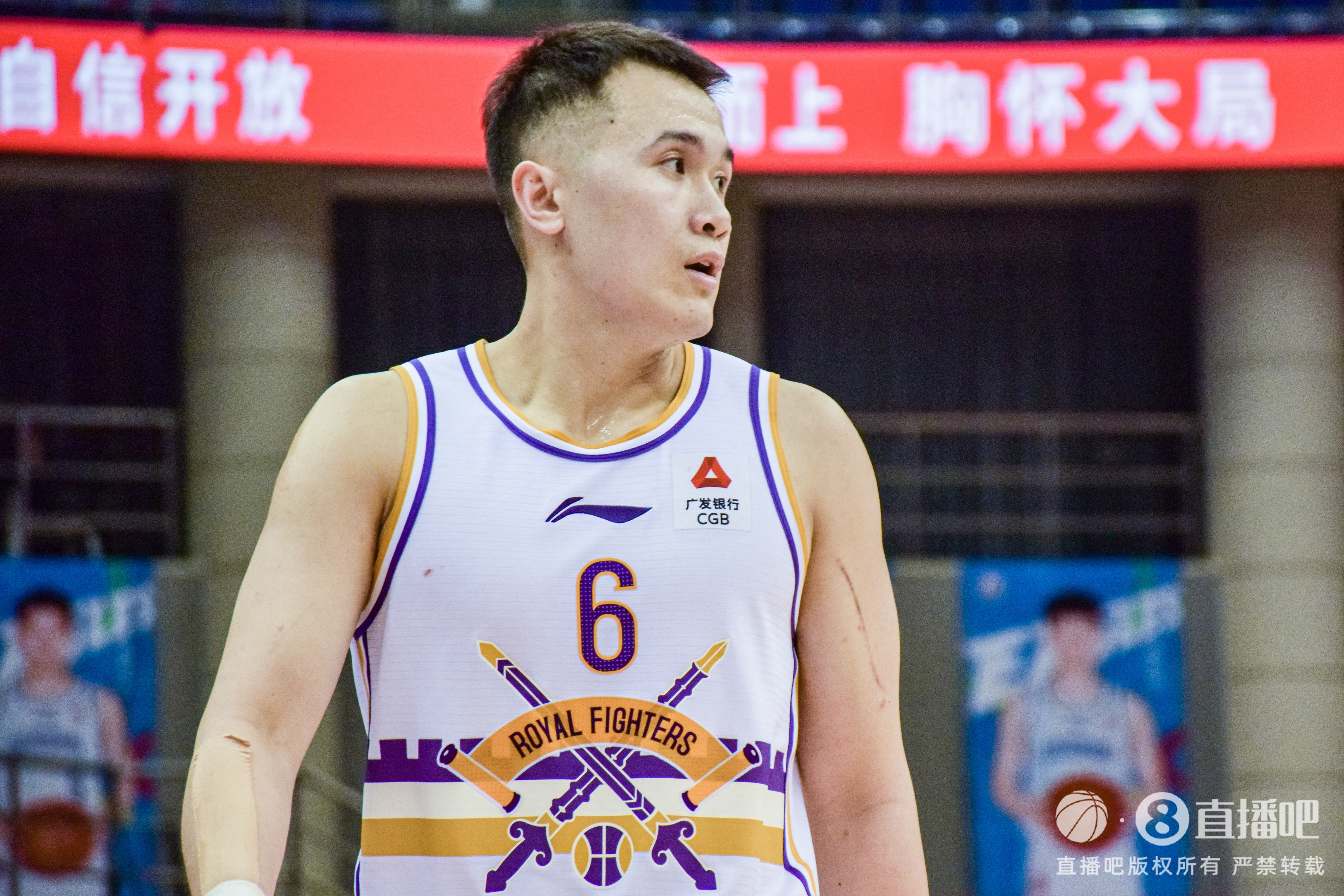 手感火热!张帆半场5中5高效拿下11分1篮板